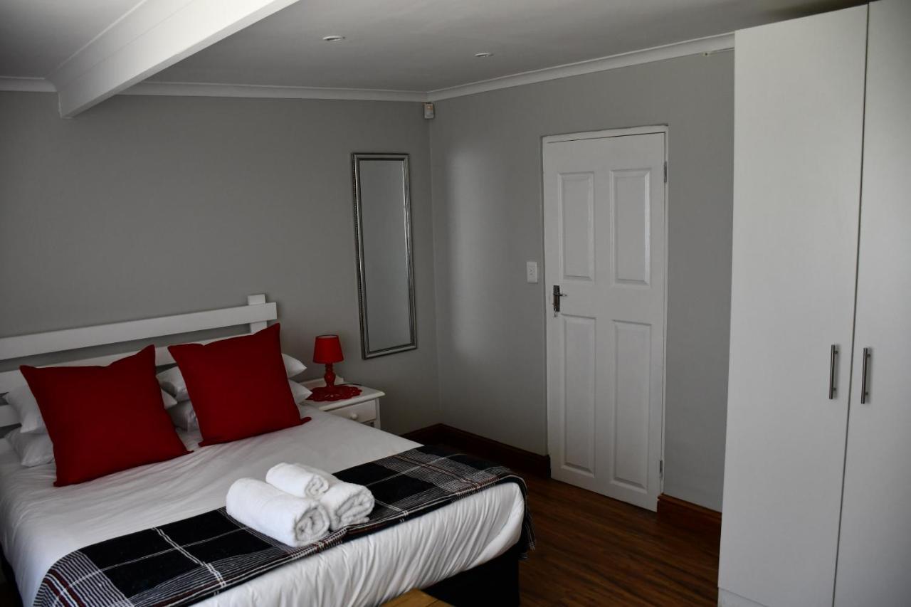 Friendz Guesthouse Knysna Quarto foto